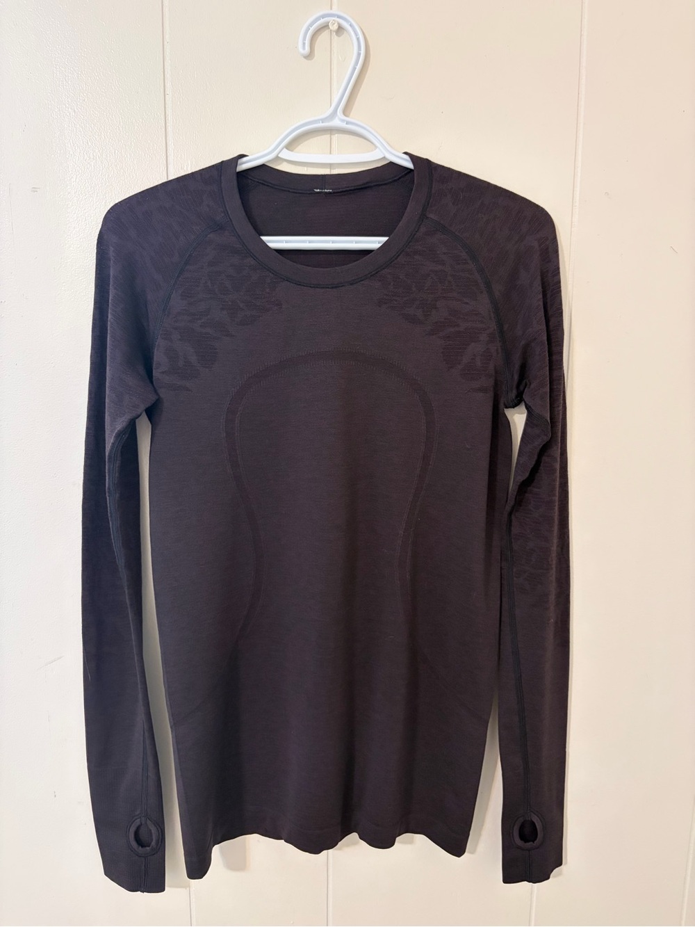 Women's Long-Sleeve Lululemon Swiftly- size 8